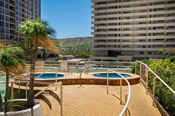 Sweetwater at Waikiki image 4